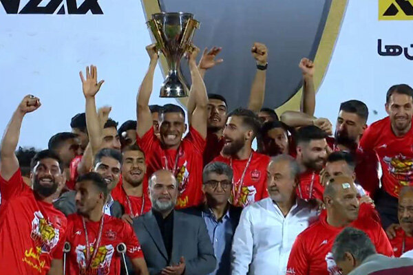 جشن خانوادگی سرخ‌ها