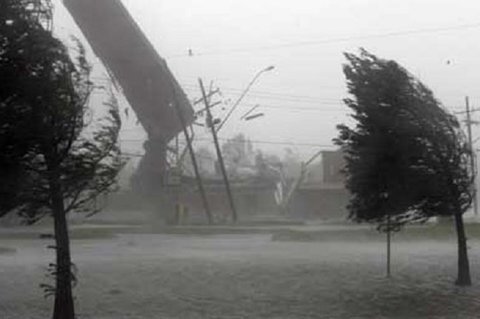 طوفان شدید در تهران ۱۴۰ حادثه آفرید
