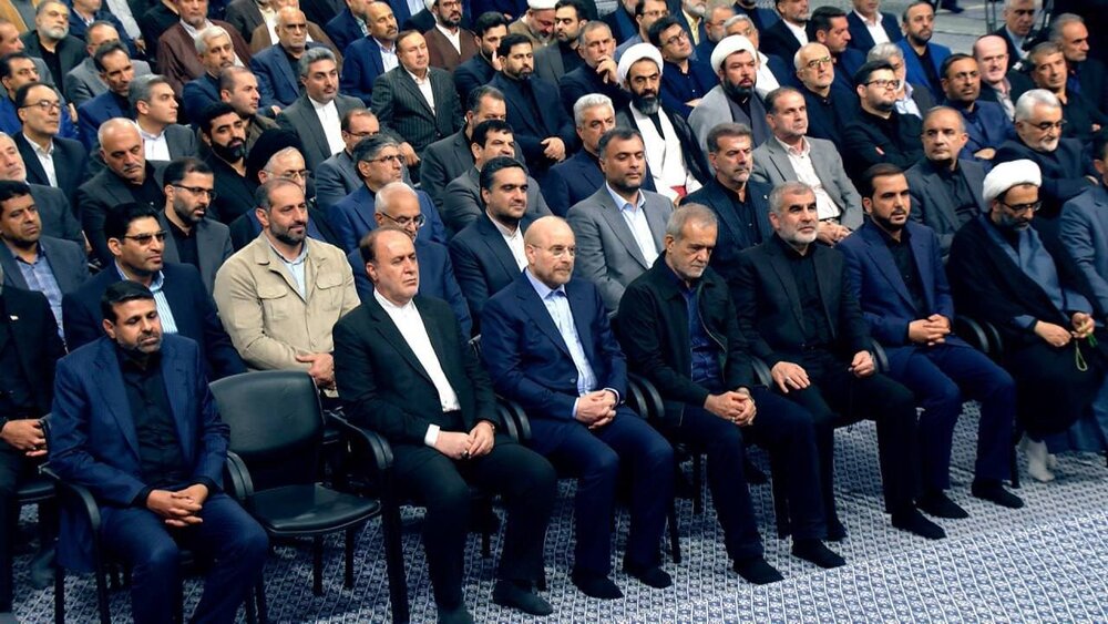 نمایندگان مجلس به دیدار رهبر انقلاب رفتند
