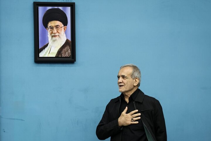 نگاهی به ۱۳ دوره مراسم تحلیف در ایران
