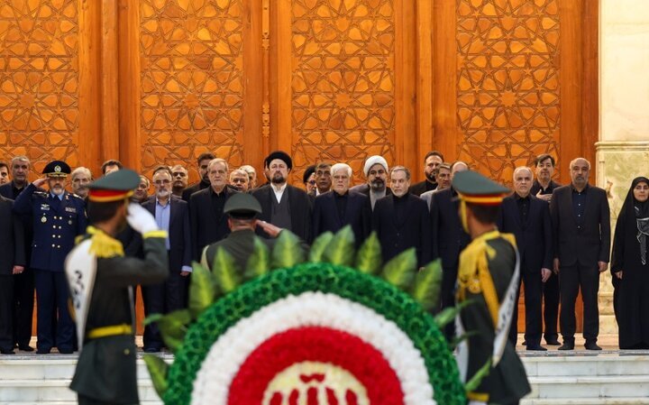 تجدید میثاق کابینه چهاردهم با آرمانهای بنیانگذار جمهوری اسلامی تجدید میثاق کابینه چهاردهم با آرمانهای بنیانگذار جمهوری اسلامی