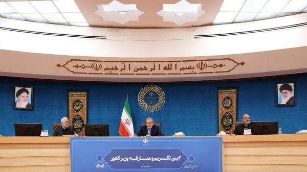 رئیس جمهور: باید با کنار گذاشتن اختلافات حول محور اهداف مشترک وفاق کنیم رئیس جمهور: باید با کنار گذاشتن اختلافات حول محور اهداف مشترک وفاق کنیم