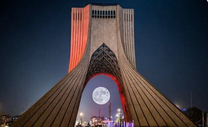 برج آزادی هم رنگ اورژانس ۱۱۵ میشود برج آزادی هم رنگ اورژانس ۱۱۵ میشود