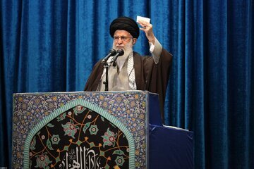 اقامه نماز جمعه به امامت رهبر انقلاب در مصلای امام خمینی تهران