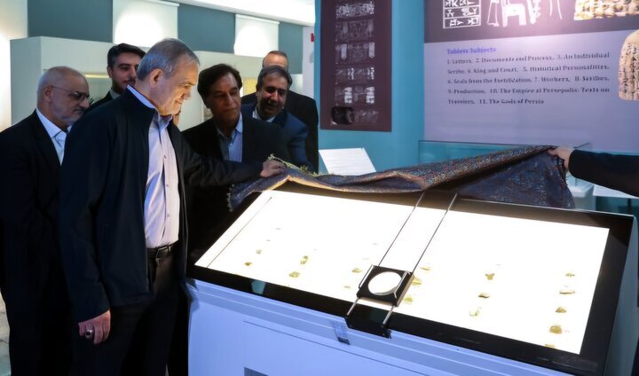رونمایی از الواح هخامنشی بازگردانده شده به کشور در موزه ملی ایران رونمایی از الواح هخامنشی بازگردانده شده به کشور در موزه ملی ایران