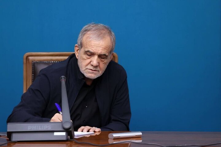 دستور پزشکیان برای برقراری مستمری خانواده جانباختگان حادثه طبس دستور پزشکیان برای برقراری مستمری خانواده جانباختگان حادثه طبس