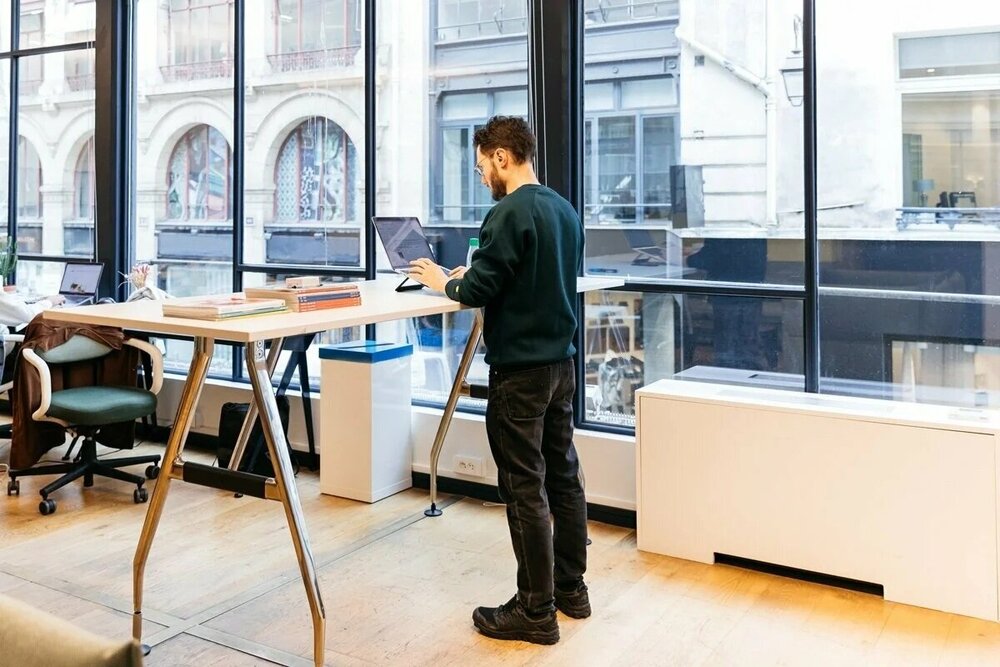 ایستادن طولانیمدت احتمال ابتلا به این بیماریها را افزایش میدهد ایستادن طولانیمدت احتمال ابتلا به این بیماریها را افزایش میدهد