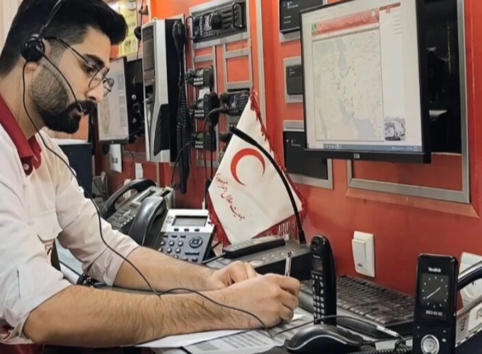 قدردانی دکتر کولیوند از اپراتور هلال احمر که جان کودک گیلانی را نجات داد قدردانی دکتر کولیوند از اپراتور هلال احمر که جان کودک گیلانی را نجات داد