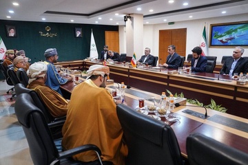 دیدار وزیر امور خارجه عمان با رئیس ستاد اجرایی فرمان امام