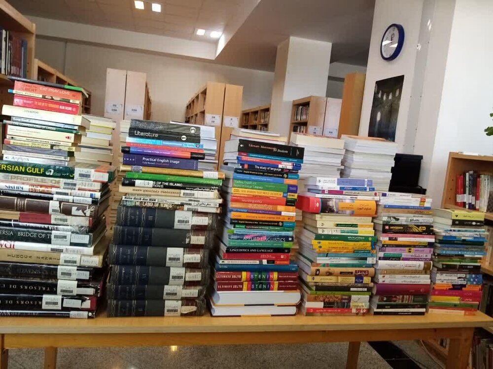 اهدای ۵۰۰ نسخه کتاب به دانشگاه نیشابور اهدای ۵۰۰ نسخه کتاب به دانشگاه نیشابور