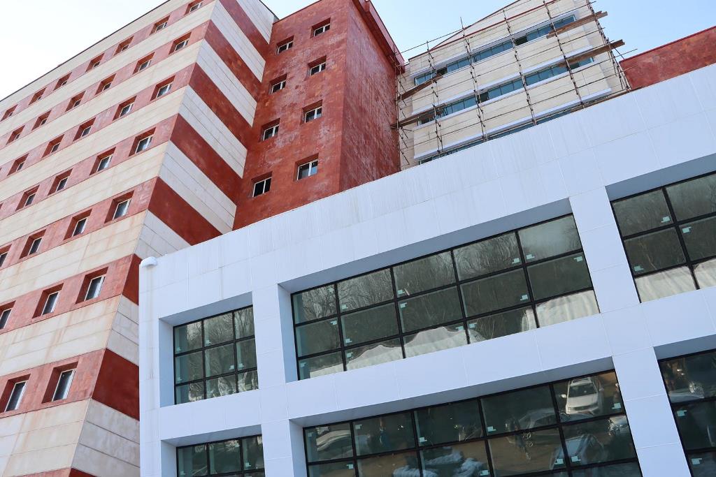بیمارستان ۴۲۱ تختخوابی لاکان نیازمند تأمین اعتبار برای بهرهبرداری است