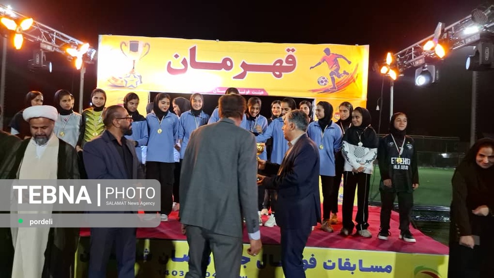 قهرمانی تیم فوتسال بانوان شهدای عنبرآباد در جام رمضان - خبرگزاری سلامت