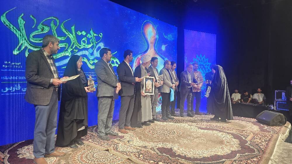 معرفی چهره سال هنر انقلاب اسلامی فارس