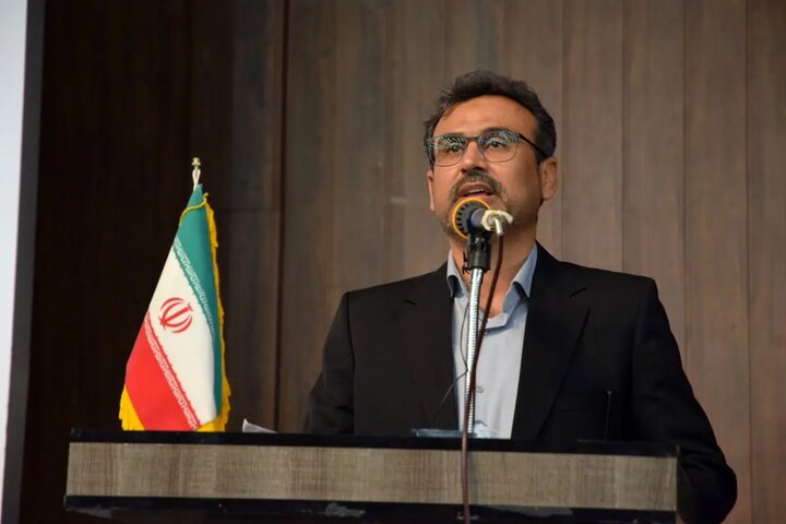 طرح انتقال آب از دریا به لامرد را با بهره‌گیری از ظرفیت‌های ملی و استانی پیگیری می‌کنم