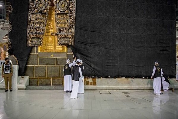 خانه خدا در آستانه حج، احرام به‌تن کرد