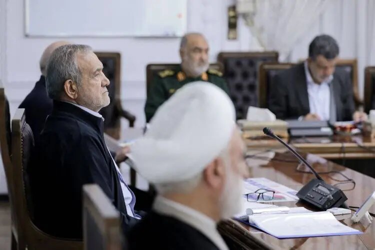 پزشکیان: اگر وقت دانشآموزان را با محتوای مناسب پر نکنیم، دشمنان این کار را میکنند پزشکیان: اگر وقت دانشآموزان را با محتوای مناسب پر نکنیم، دشمنان این کار را میکنند