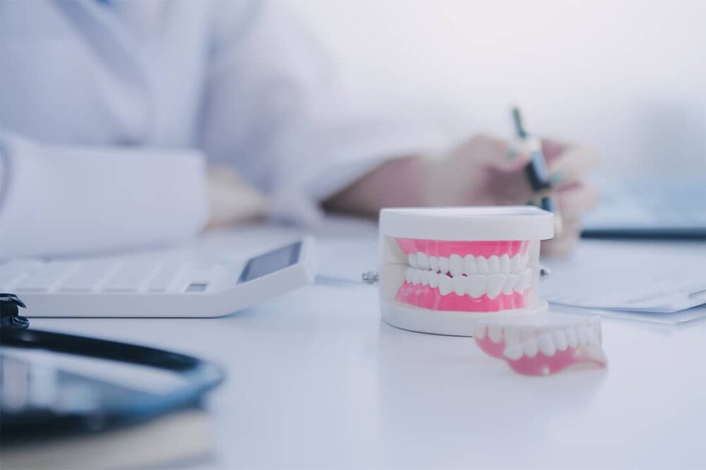 تجربه لبخند زیبا با انتخاب بهترین دکتر ایمپلنت