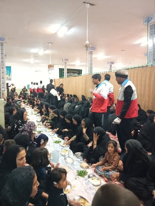 *بیش از 4 هزار نفر از سفره های حسینی هلال احمر خراسان جنوبی اطعام شدند*