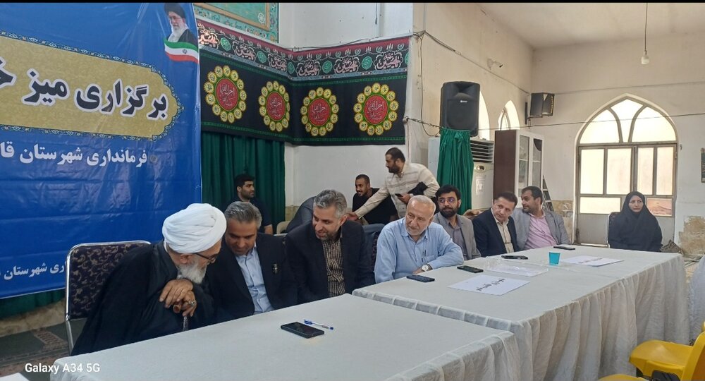 میز خدمت مشترک دستگاه‌های اجرایی قائم‌شهر در آستانه سالروز نخستین نماز جمعه برگزار شد