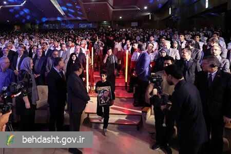 از قاب روپوش خونین تا بغض مادران شهید/ وقتی تهران برای ۴۰ علی‌اصغر گریه کرد/از جراحی شهید خرازی تا همدردی با خانواده های شهدا در سالن رازی