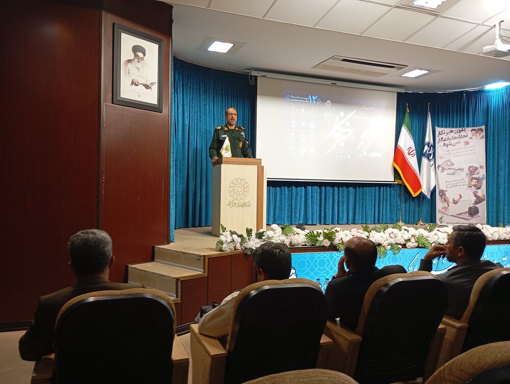 خبرنگاران همسنگ رزمندگان در میدان نبرد عمل کردهاند خبرنگاران همسنگ رزمندگان در میدان نبرد عمل کردهاند