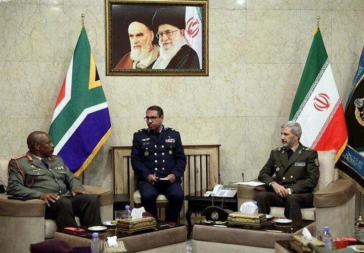دیدار فرمانده نیروهای دفاع ملی آفریقای جنوبی با فرمانده کل ارتش
