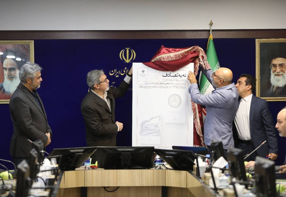 رونمایی از کتاب و پوستر جشنواره داستان و شعر پویش «نه به تصادف!» با حضور مشاور عالی وزیر بهداشت