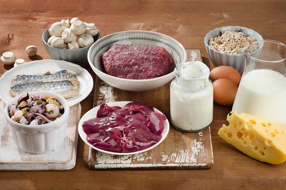 کمبود ویتامینها و مواد معدنی خاصی مانند ویتامین B12 و فولات (B9 ) میتواند بر تولید سلولهای قرمز خون تأثیر بگذارد.