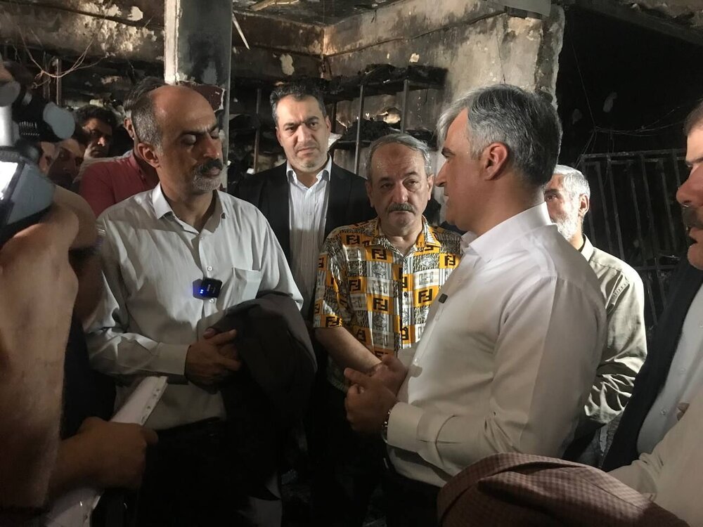 دستگاه‌ها موظفند در کنار  کسبه آسیب دیده پاساژ آشنا باشند