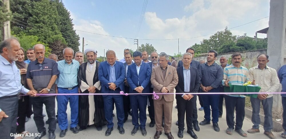آسفالت جاده اصلی روستای دوک و پیشرفت چشمگیر پروژههای عمرانی با همکاری بنیاد مسکن, دهیاری و شورا آسفالت جاده اصلی روستای دوک و پیشرفت چشمگیر پروژههای عمرانی با همکاری بنیاد مسکن, دهیاری و شورا