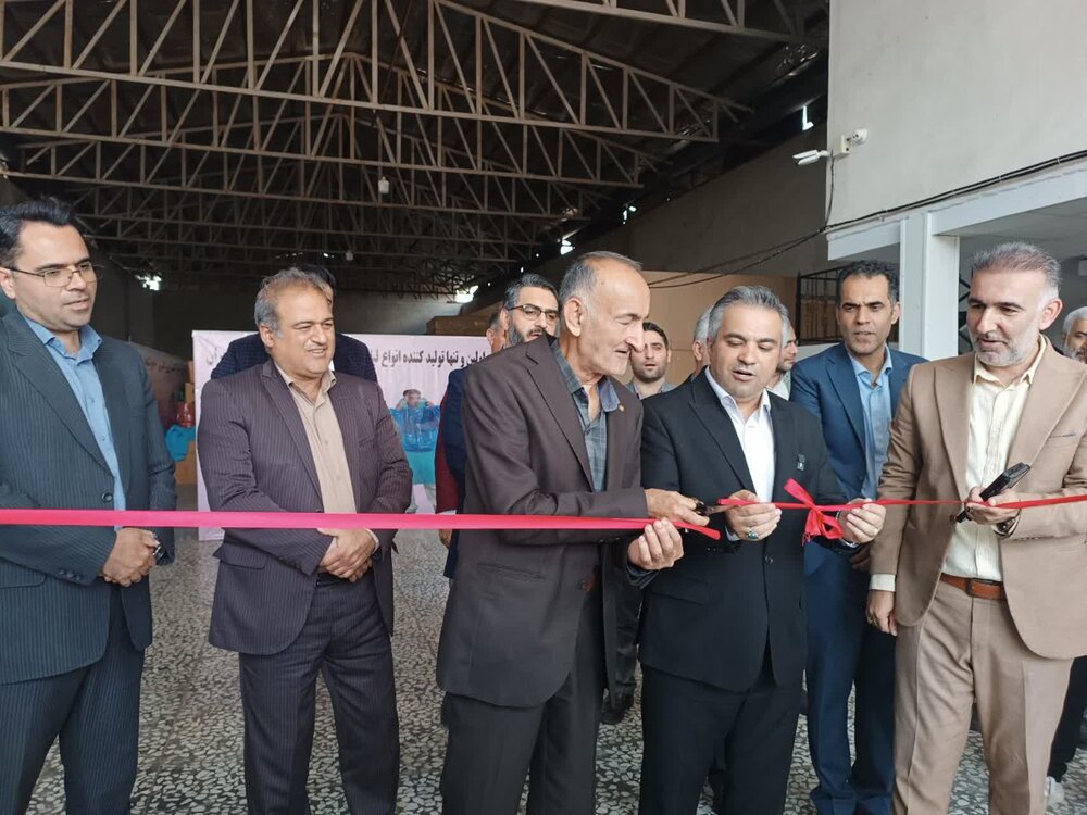 افتتاح شرکت زرنگین؛ نخستین تولیدکننده لباسهای نایلونی با دوخت حرارتی در ایران افتتاح شرکت زرنگین؛ نخستین تولیدکننده لباسهای نایلونی با دوخت حرارتی در ایران