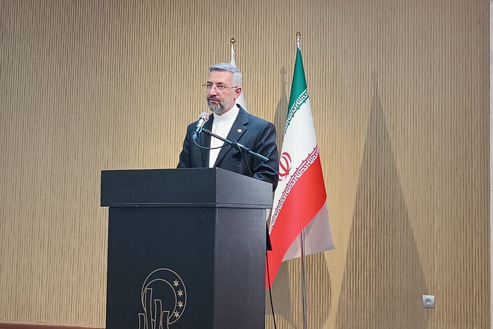 قوانین جدید برای حمایت از ایرانیان خارج از کشور تدوین شد قوانین جدید برای حمایت از ایرانیان خارج از کشور تدوین شد
