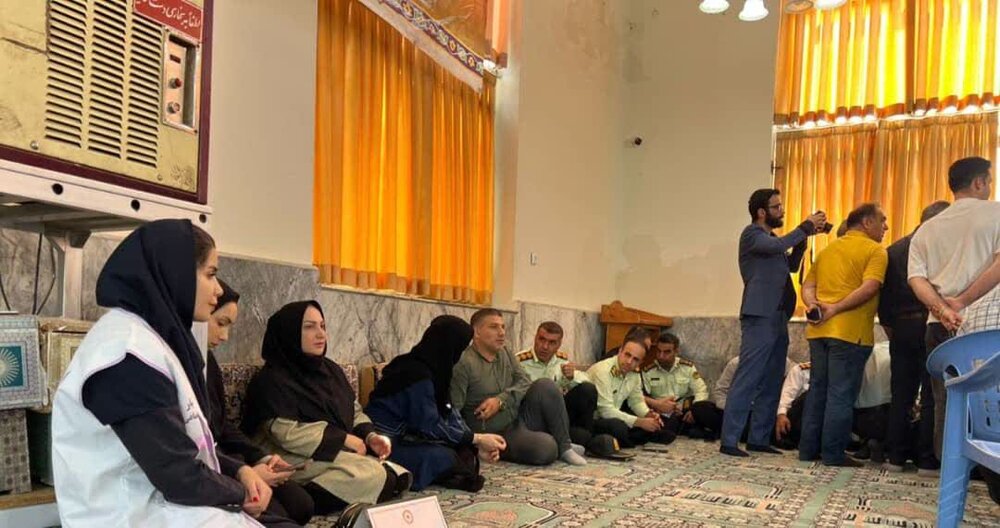 تقویت ارتباط مردم و مسئولان در میز خدمت کومله همزمان با یادواره شهدای گیلان