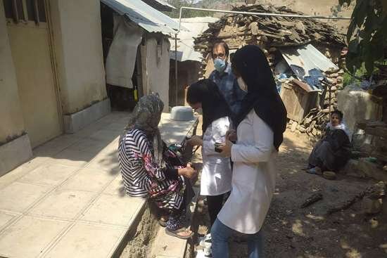 ارائه خدمات بهداشتی و درمانی در منازل بیماران چهارمحل رودبار