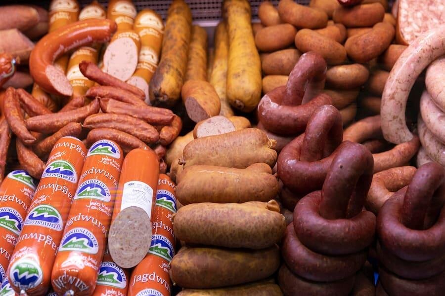 آیا مصرف سوسیس و کالباس واقعا ناسالمه؟ بررسی علمی بدون قضاوت