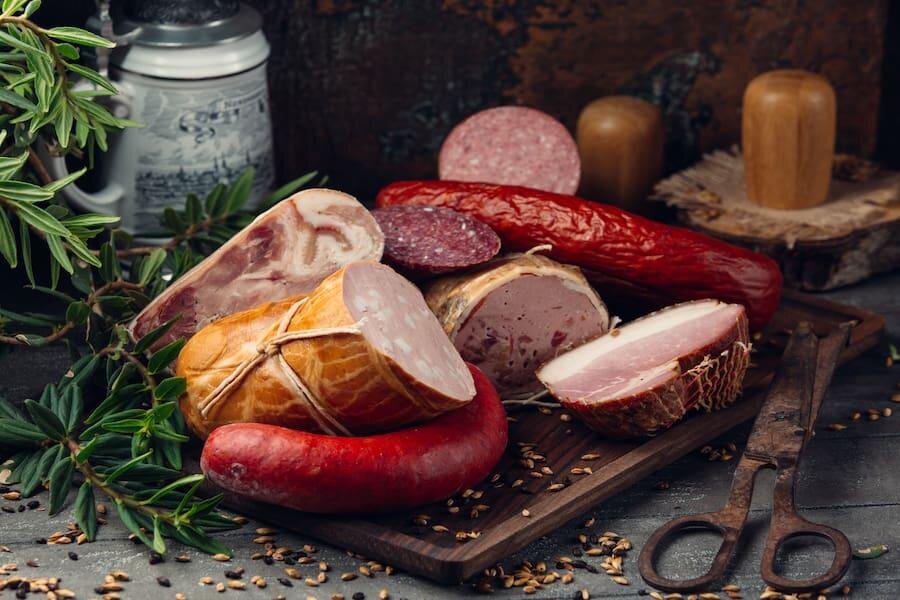 آیا مصرف سوسیس و کالباس واقعا ناسالمه؟ بررسی علمی بدون قضاوت آیا مصرف سوسیس و کالباس واقعا ناسالمه؟ بررسی علمی بدون قضاوت