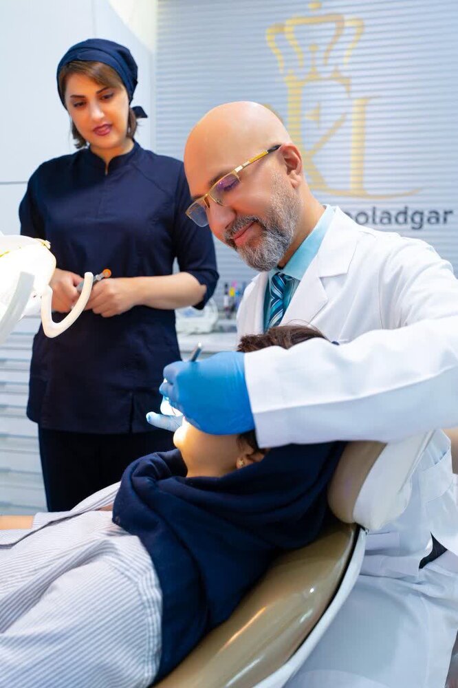 کلینیک دندانپزشکی دکتر فولادگر در غرب تهران