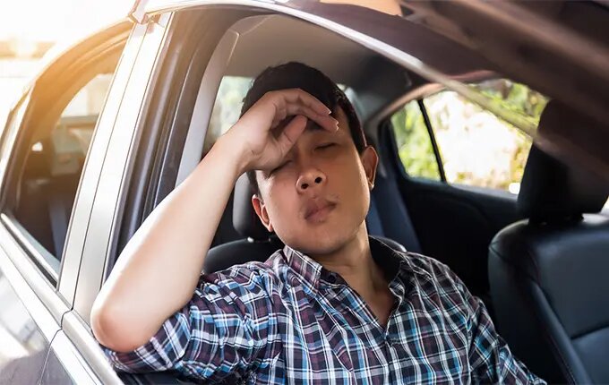 کاهش علائم حالت تهوع در خودرو با کمک موسیقی شاد