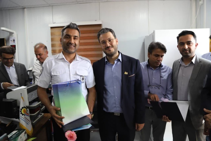 تجلیل از کادر درمان و اجرای برنامه غربالگری سلامت در منطقه ویژه اقتصادی لامرد