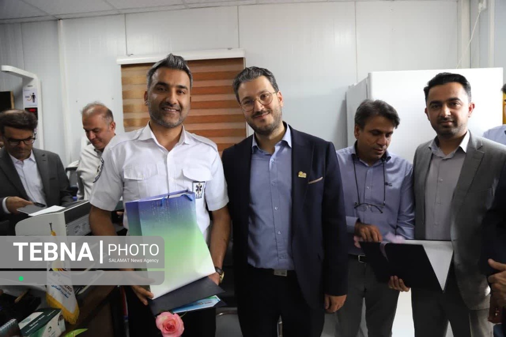 تجلیل از کادر درمان و اجرای برنامه غربالگری سلامت در منطقه ویژه اقتصادی لامرد