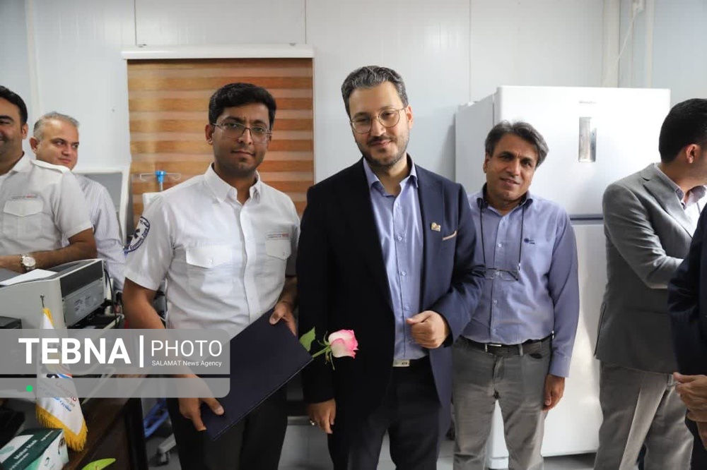 تجلیل از کادر درمان و اجرای برنامه غربالگری سلامت در منطقه ویژه اقتصادی لامرد