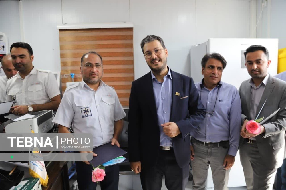 تجلیل از کادر درمان و اجرای برنامه غربالگری سلامت در منطقه ویژه اقتصادی لامرد