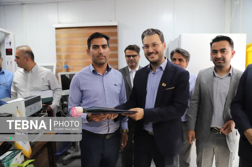 تجلیل از کادر درمان و اجرای برنامه غربالگری سلامت در منطقه ویژه اقتصادی لامرد