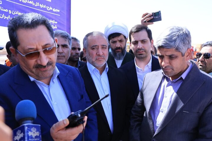 آغاز عملیات بهسازی محور معادن زغال‌سنگ پرورده طبس با حضور وزیر صمت