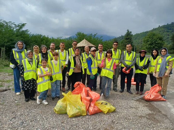 طبیعت فومن جان تازه گرفت/ با مشارکت مردم ۵۰۰ کیلو زباله خشک پاکسازی شد
