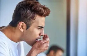 بوی بد دهان را جدی بگیرید