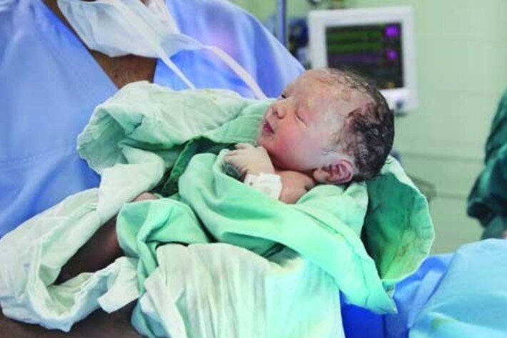 زایمان موفق مادر 19 ساله مبتلا به بیماری قلبی با همکاری بیمارستان حشمت و الزهرا