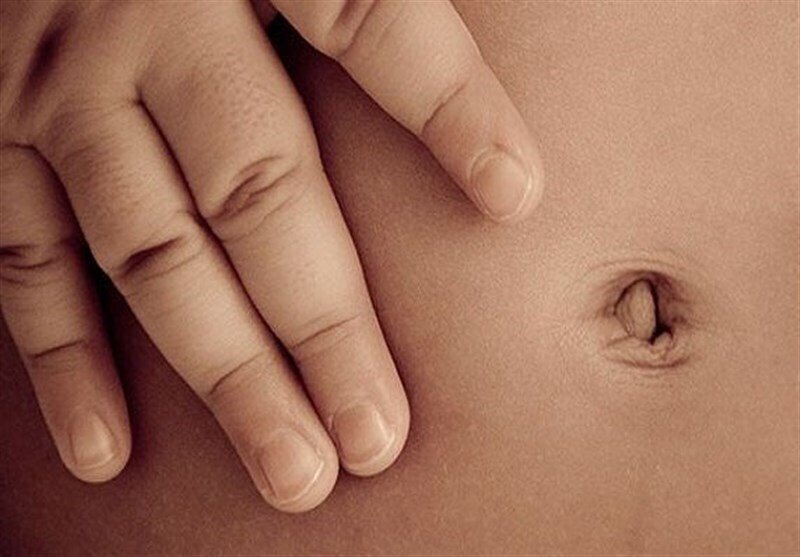 چرا بیشتر انسانها ناف تو رفته دارند