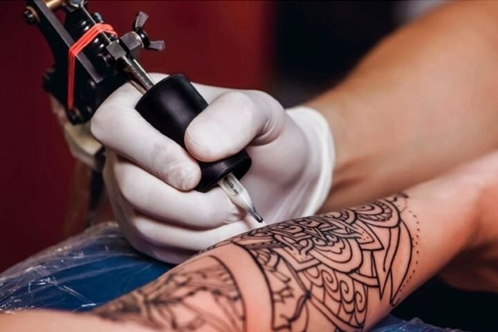 ایدز و هپاتیت در کمین مراکز خالکوبی هستند ایدز و هپاتیت در کمین مراکز خالکوبی هستند