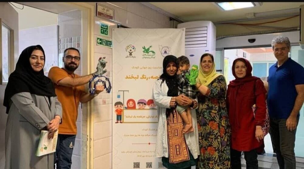 «آوای قصه، رنگ لبخند» در بیمارستان مفید برگزار شد